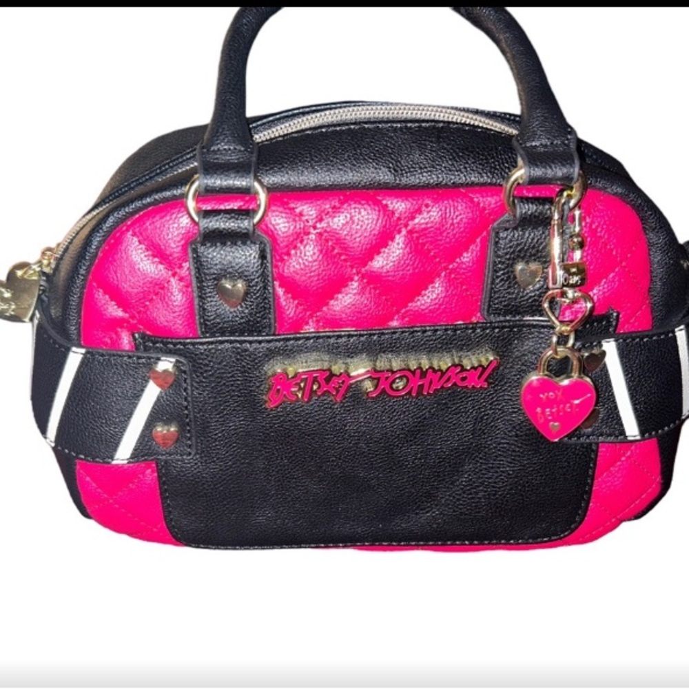 BETSEY JOHNSON Pink & Black w/ Flower Guitar Strap Purse NWOT - Picture 4 of 11